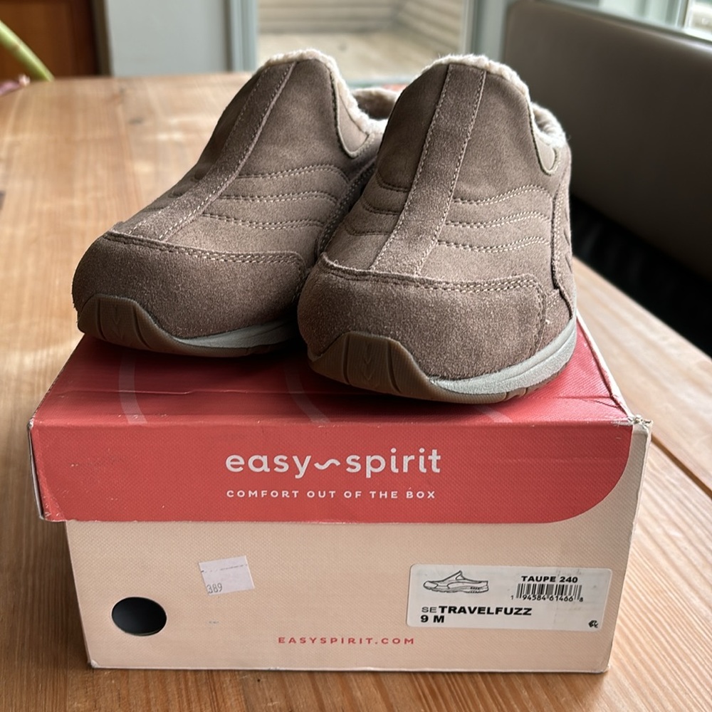 New in Box - Easy Spirit Men’s Travel Fuzz Clogs - Picture 8 of 13